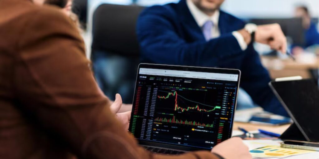 reuniao de negocios em um escritorio da mundial broker